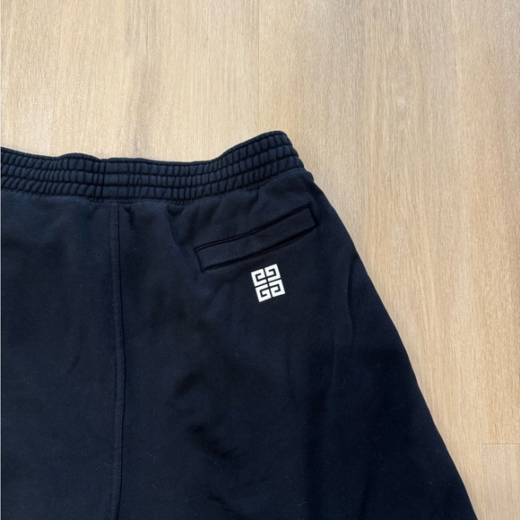 GIVENCHY Bermuda Sweat Shorts - Picture 9 of 12